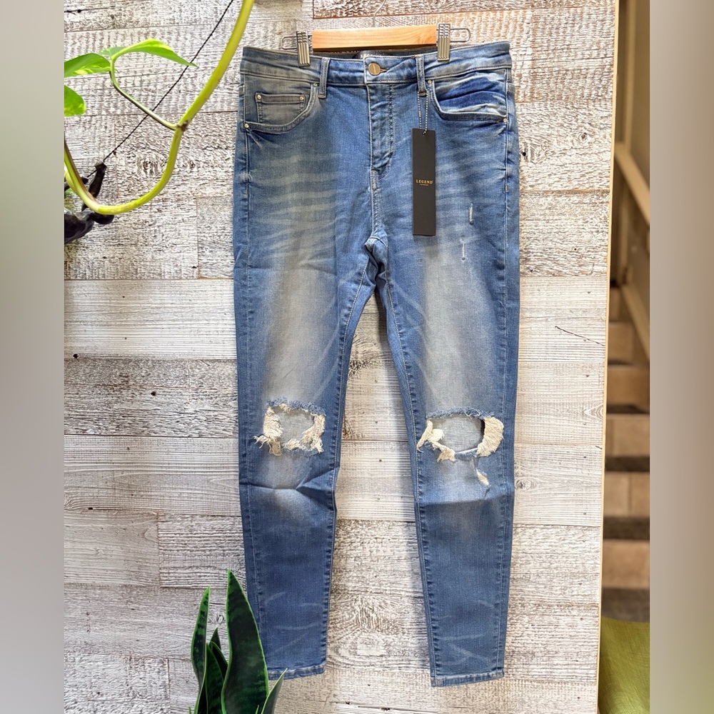 Legend London | NWT Distressed "Spray-On" Skinny Jeans - 32x28 Light Wash